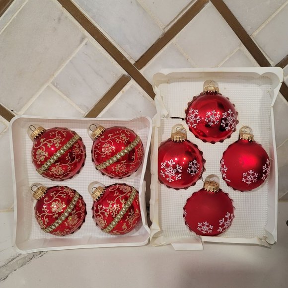 Vintage glass traditional red ornaments gold and white details and snowflakes - Picture 3 of 8